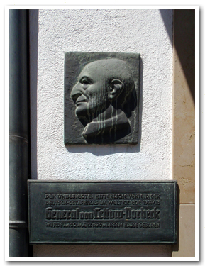 ドイツ軍将軍パウル・フォン・レットウ＝フォルベックの生家にある碑