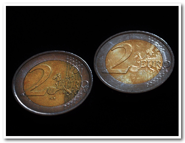 新旧2ユーロ硬貨